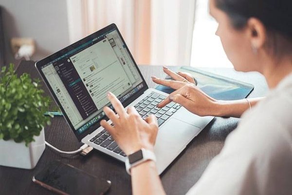 Quels sont les avantages d'une formation au code de la route en ligne ?