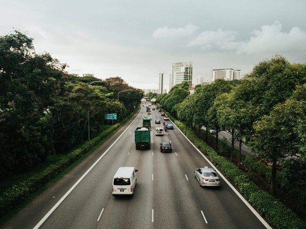 Quels sont les thèmes abordés lors d'un stage de sensibilisation à la sécurité routière ?